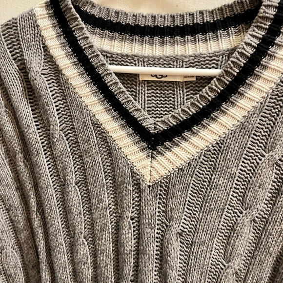 Ugg Poncho XS/S fits most - Picture 3 of 9